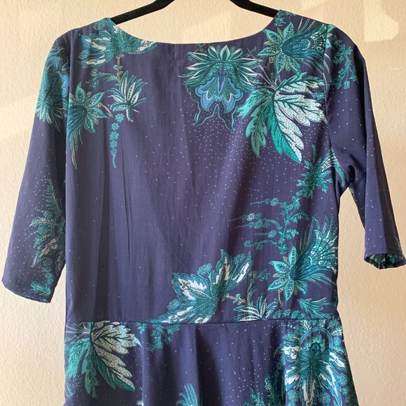 ๐ Elegant Floral Paisley Faux Wrap Dress โ Feminine & Flattering! ๐ - Picture 4 of 4